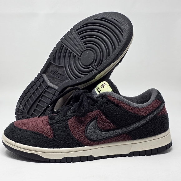Nike Dunk Low SE Fleece Burgundy Crush DQ7579-600 Shoe Women's Size 8 Pre-owned - Picture 1 of 10